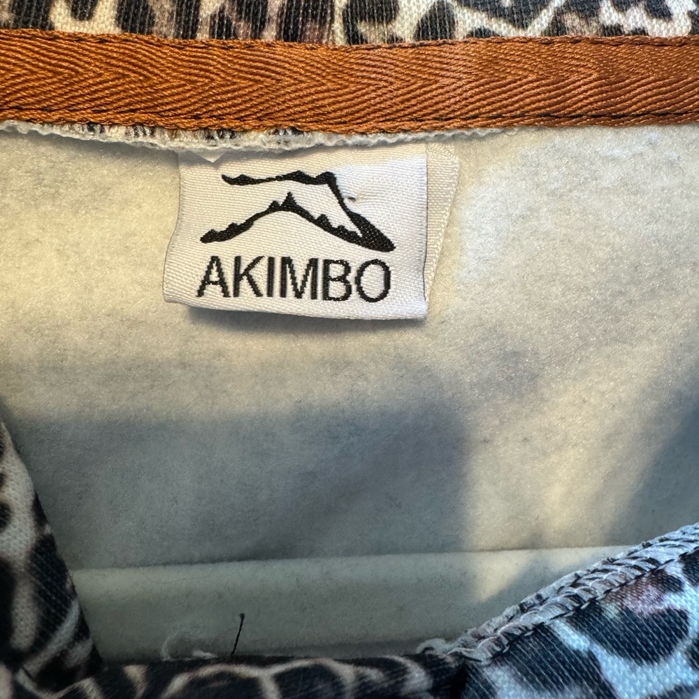 Chic Leopard Print Jacket - image 4